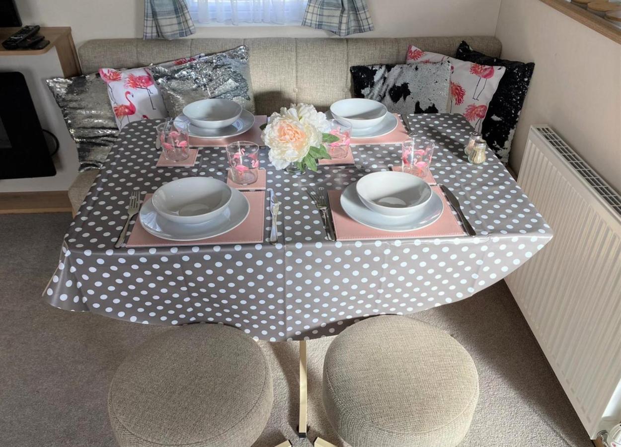 The Burrows Holiday Caravan, Seal Bay Selsey Exterior photo