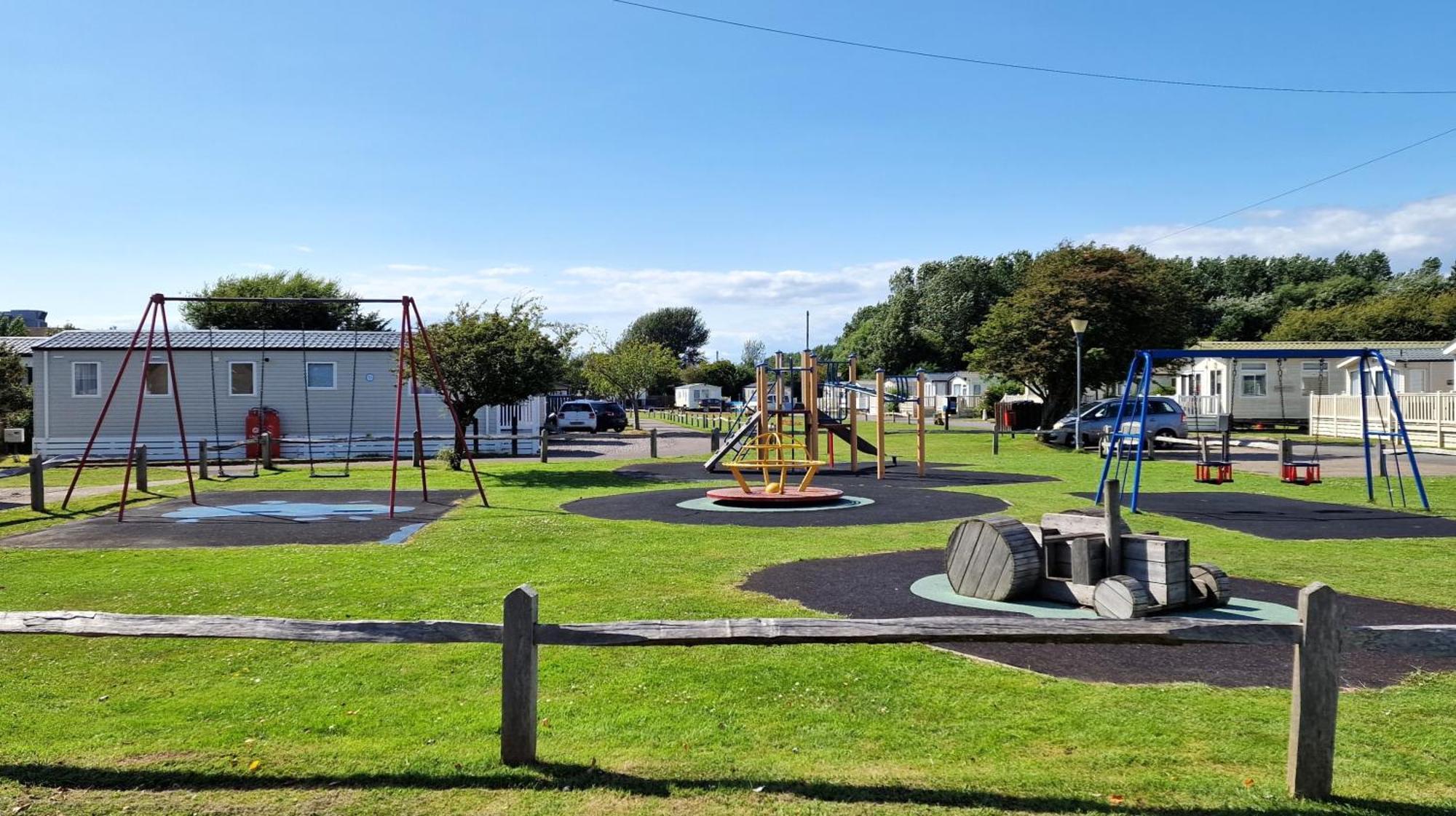 The Burrows Holiday Caravan, Seal Bay Selsey Exterior photo